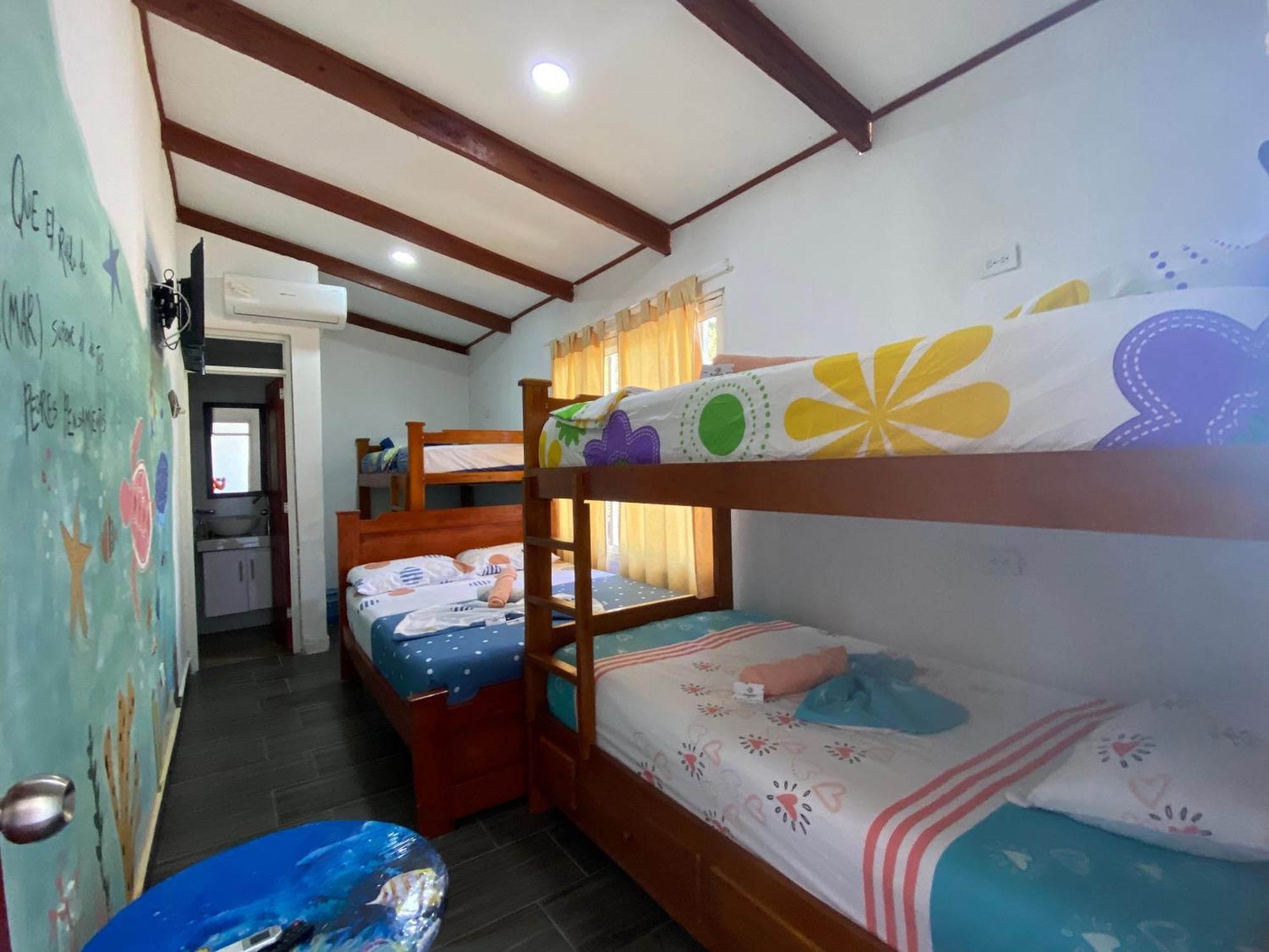 Acuarios Hostal Playa Ladrilleros Exterior photo